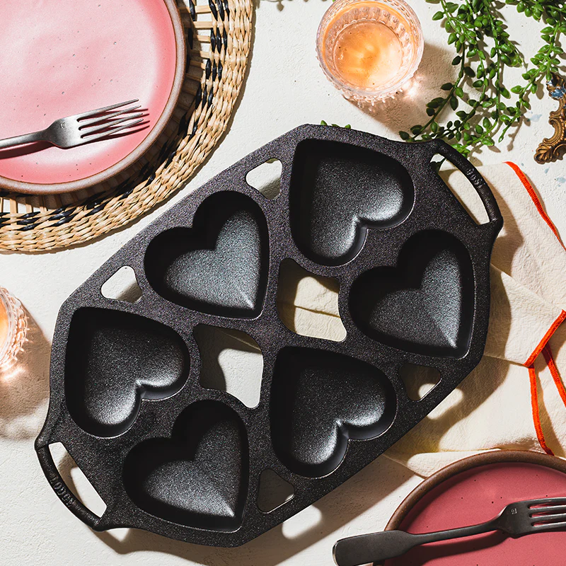Seasoned Cast Iron Heart Mini Cake Pan - Image 5