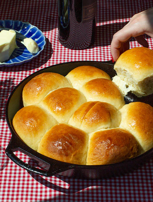 10.25 Inch Seasoned Cast Iron Baker's Skillet - Image 3